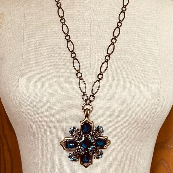 Blue Crystal Medallion Pendant and Chain - Picture 4 of 7